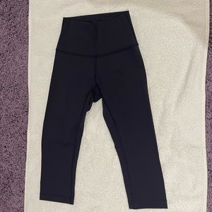 Navy blue Lululemon Wunder Under Cropped Leggings